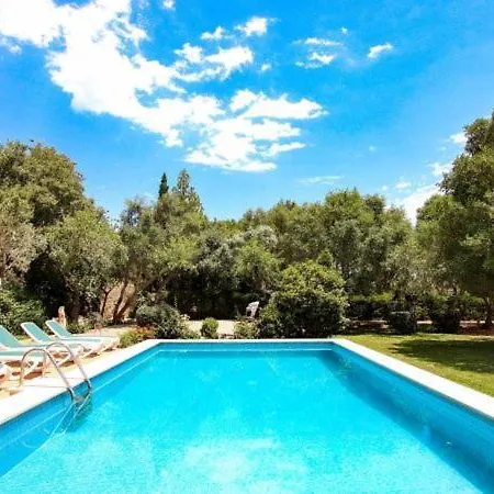 Villa Sleeps 6 With Pool Air Con And Wifi Pollenca