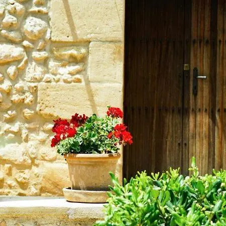 Villa Sleeps 6 With Pool Air Con And Wifi