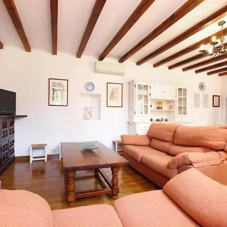 Sleeps 6 With Pool Air Con And Wifi