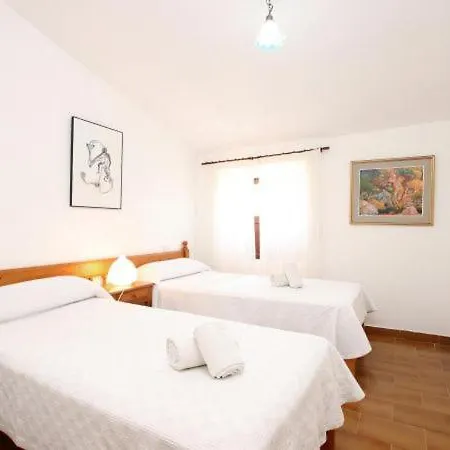 Sleeps 6 With Pool Air Con And Wifi Villa Pollenca